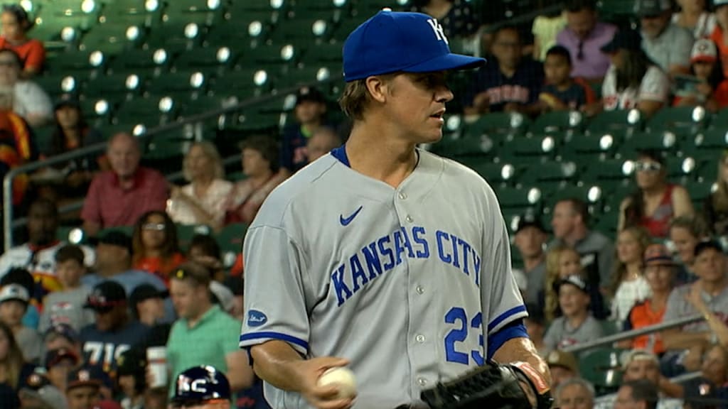 Royals' Bobby Witt Jr hits foul ball, caught by father