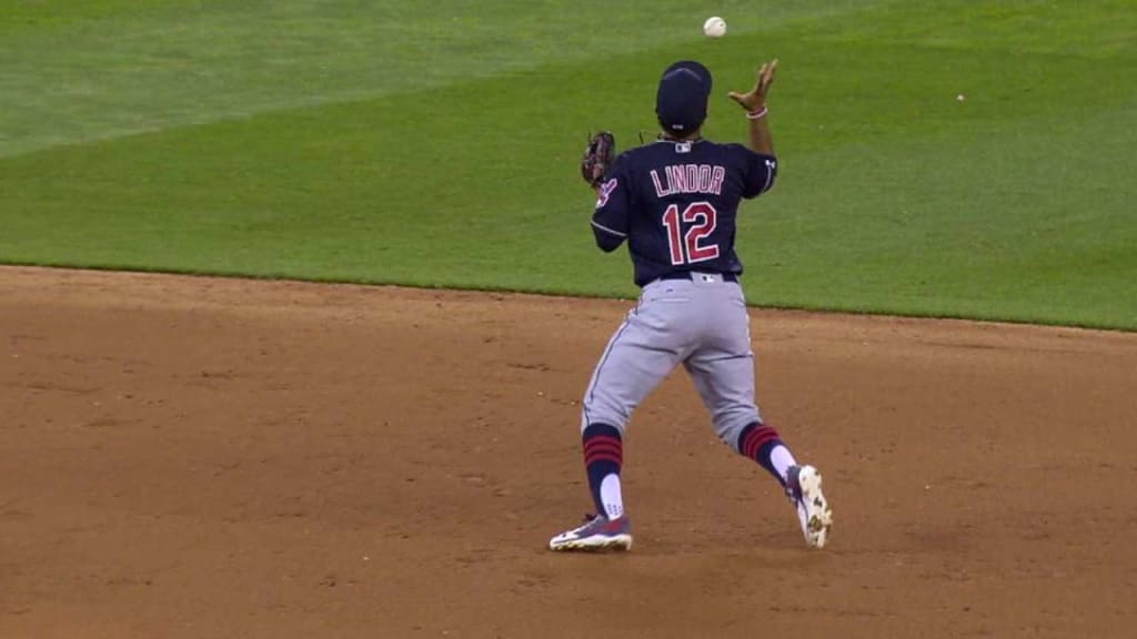 Lindor throws out Escobar