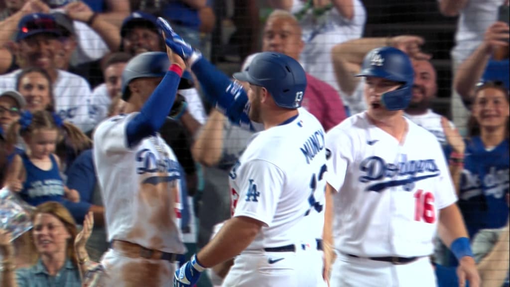 Will Smith, Max Muncy drive Dodgers past Padres again, 8-3