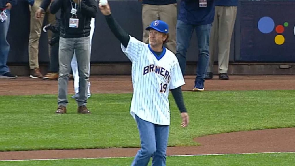 Hall of Famer Robin Yount throws out the first pitch of NLCS Game