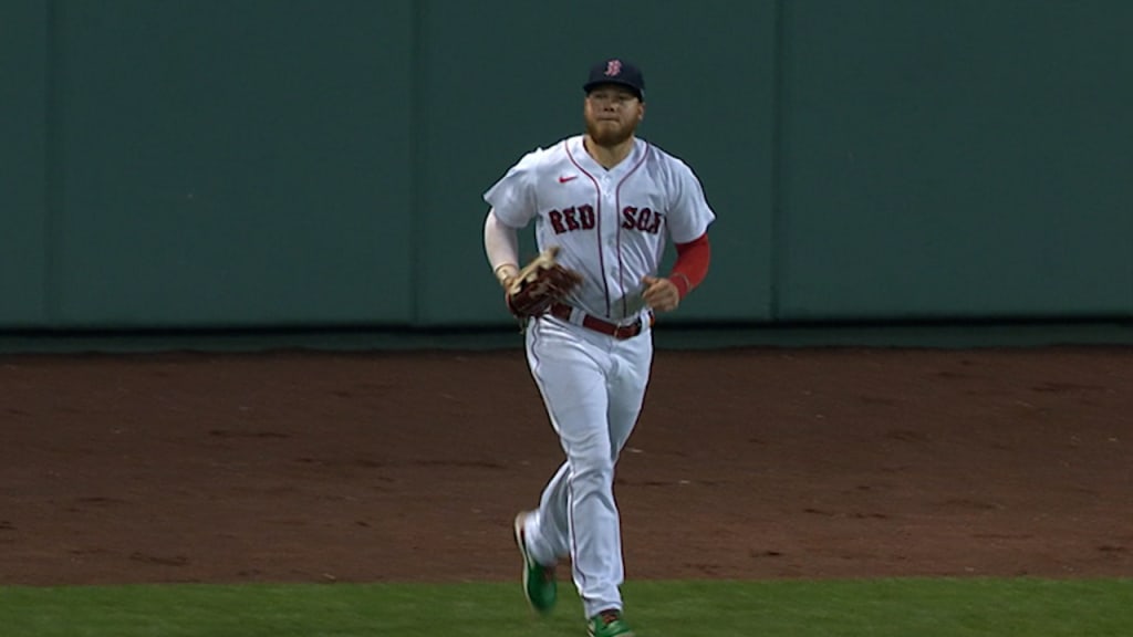 Kyle Schwarber falls rounding first base on his second HR of the