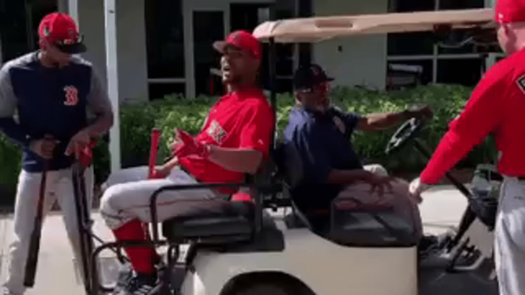 Luis Tiant funge como Uber de los Medias Rojas