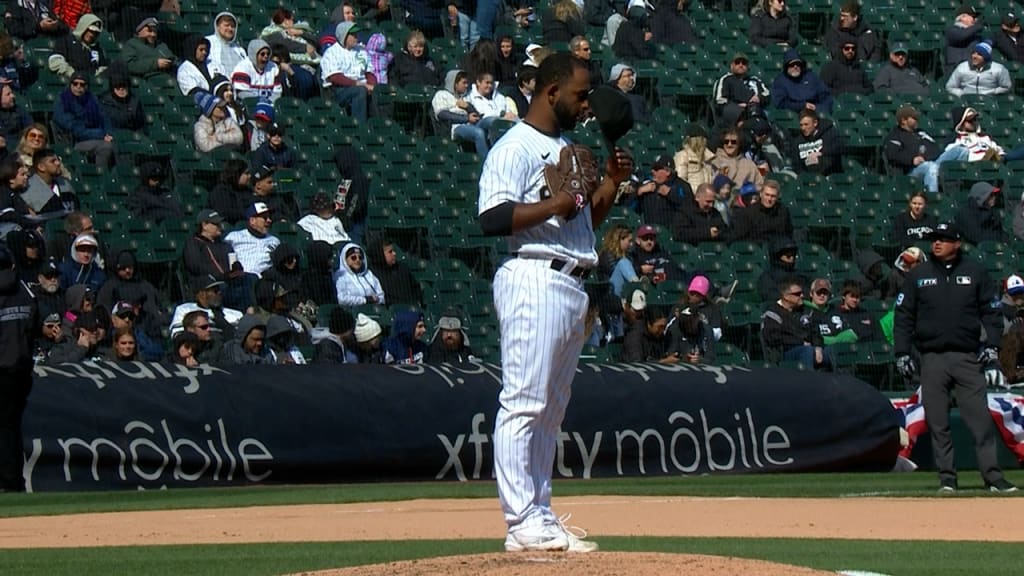 Red Sox ball girl's reacts hilariously after she picked up fair ball