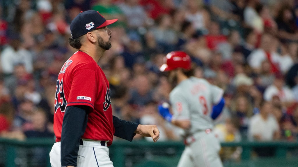 Bryce Harper returns as Phillies gain ground in the Wild Card race