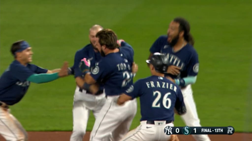 Lucky 13: Mariners Top Yankees in Extras for Tense 1-0 Win - Bloomberg