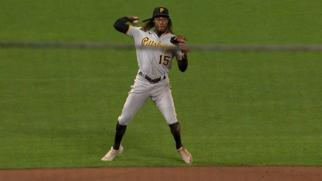 Oneil Cruz throws across his body, 09/02/2022