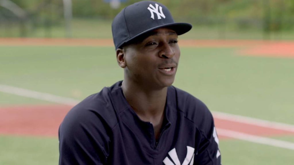 Shortstop Didi Gregorius is a Twitter emoji master -- but what the heck  does he mean?