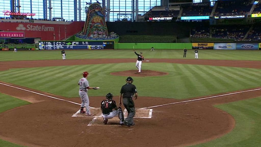 Fernandez's unusual throw