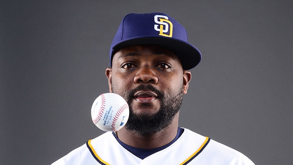 Do mlb players wear flat store brim hats