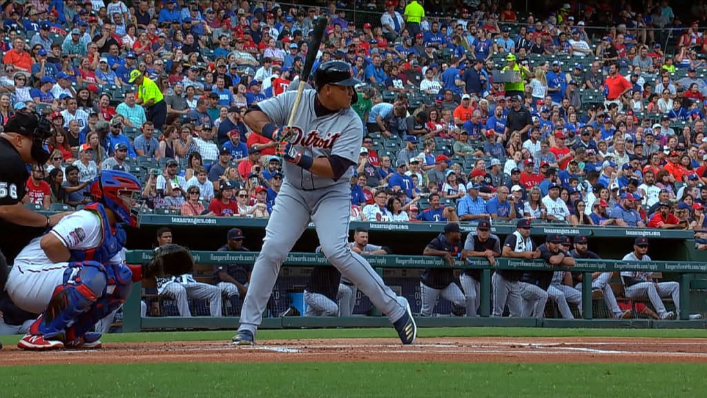 Cabrera's towering 2-run homer