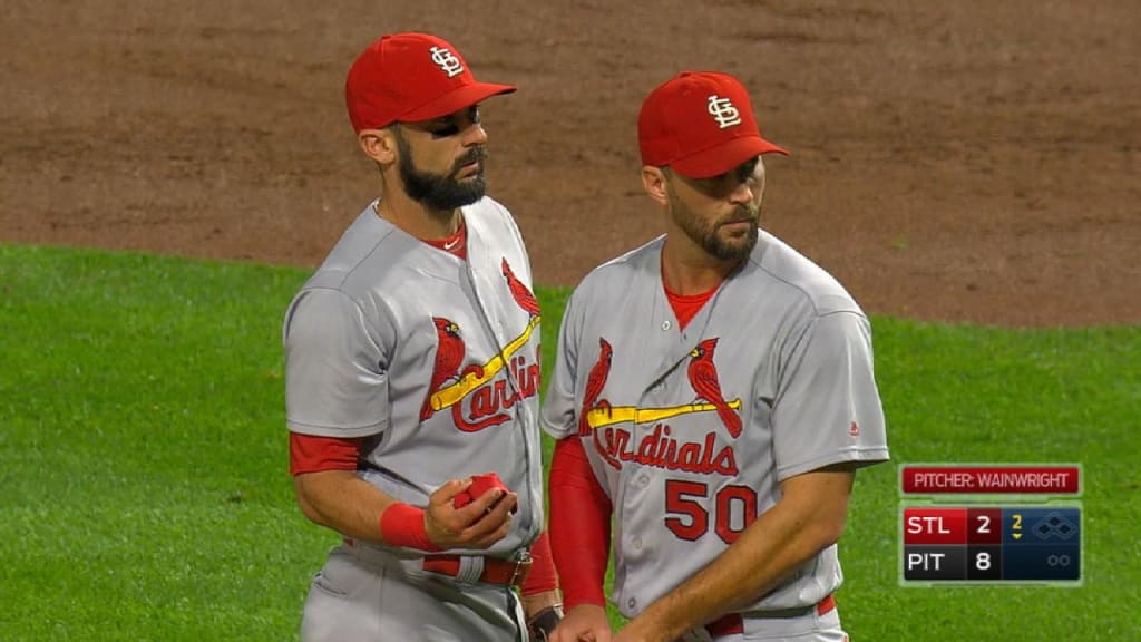 Wainwright makes wardrobe change