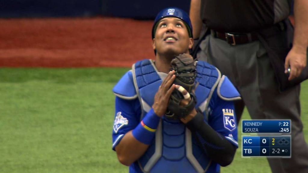 Royals catcher Salvador Perez makes a wild claim about Pedro Grifol