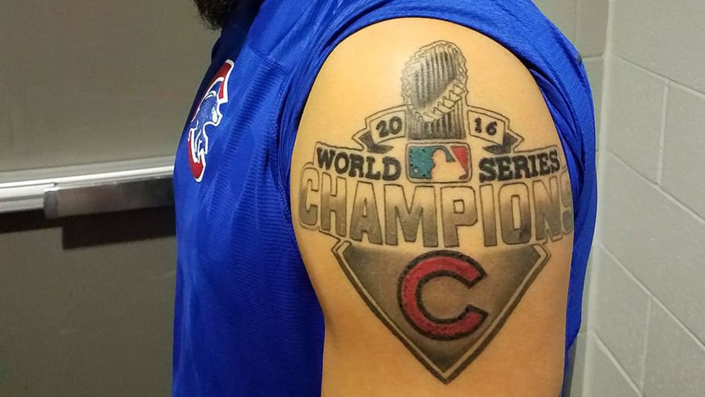 Javier Baez gets tattoo of World Series trophy