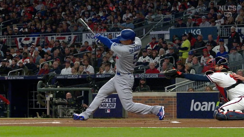 Corey Seager homers in the 1st