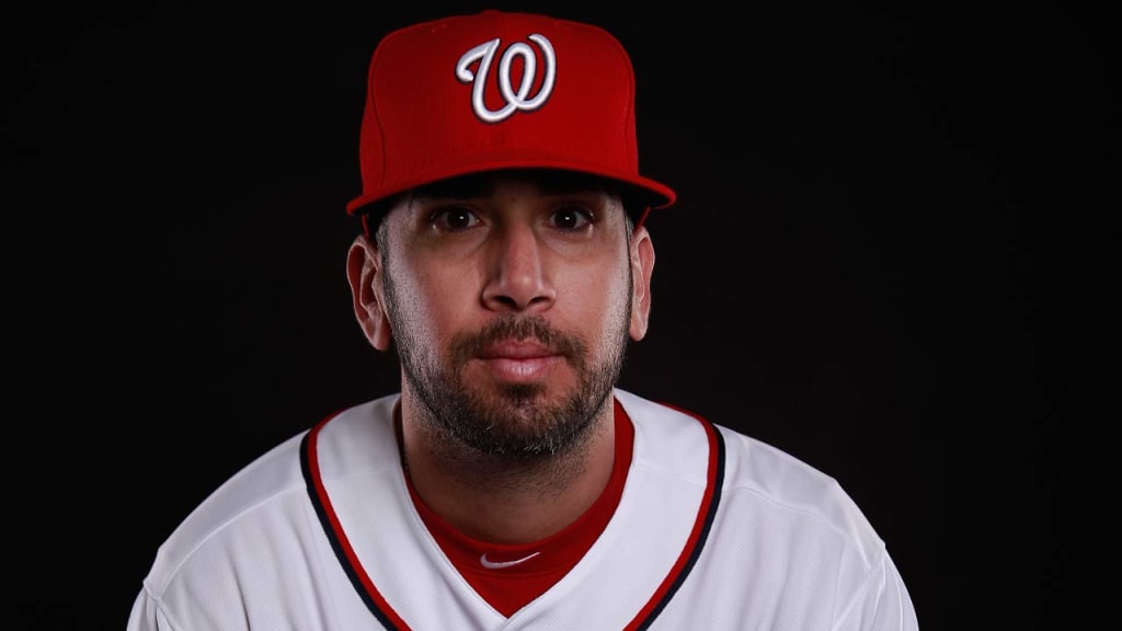 Oliver Perez is proud to represent Mexico in World Baseball Classic action. (Getty)