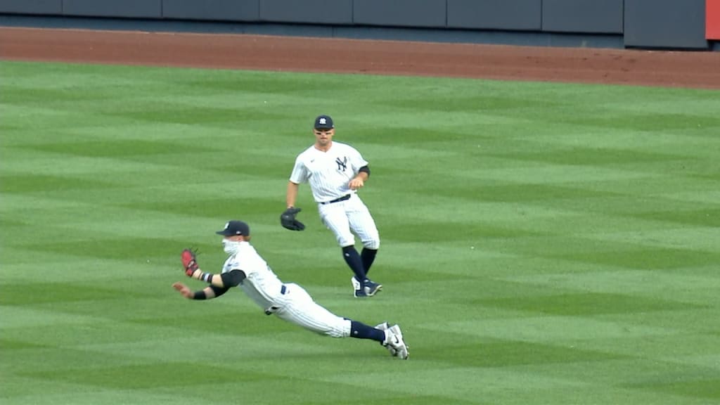 Chicago White Sox outfielder Clint Frazier can't make the catch on