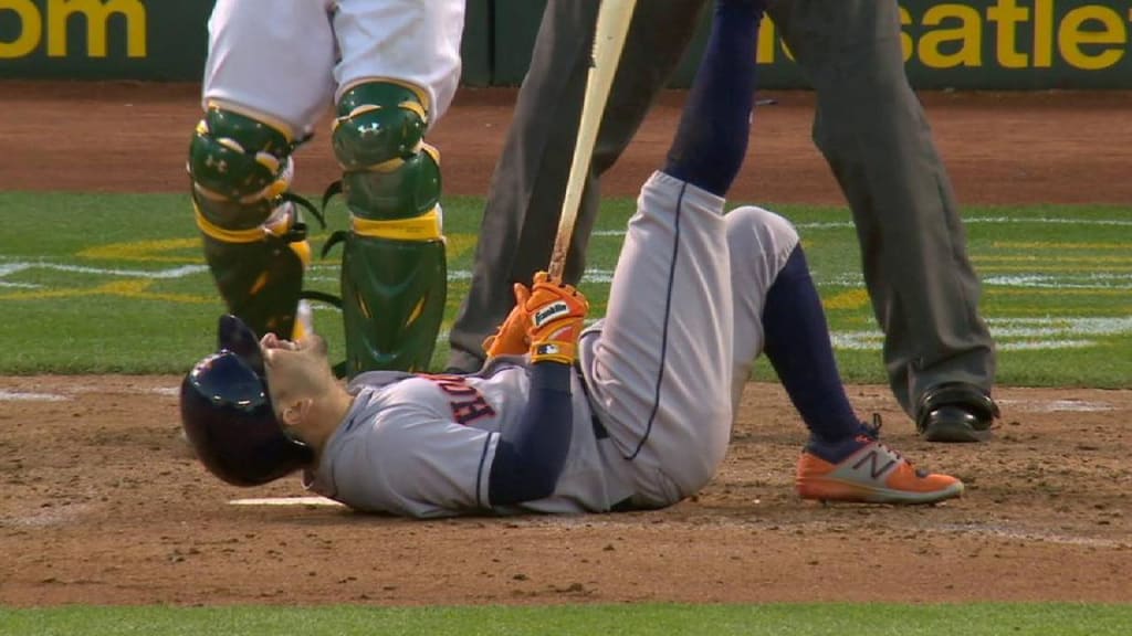 Altuve falls down on big swing