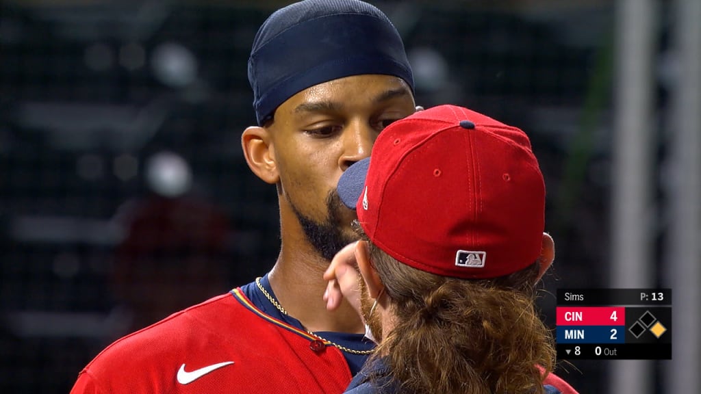 Scary moment: Byron Buxton departs after getting hit in helmet by Reds  reliever – SKOR North