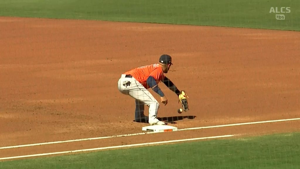 Ji-Man Choi reaches on an error