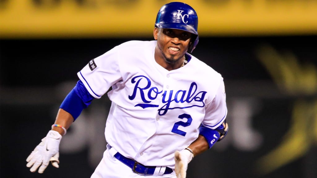 Royals bring back 2015 ALCS MVP Alcides Escobar