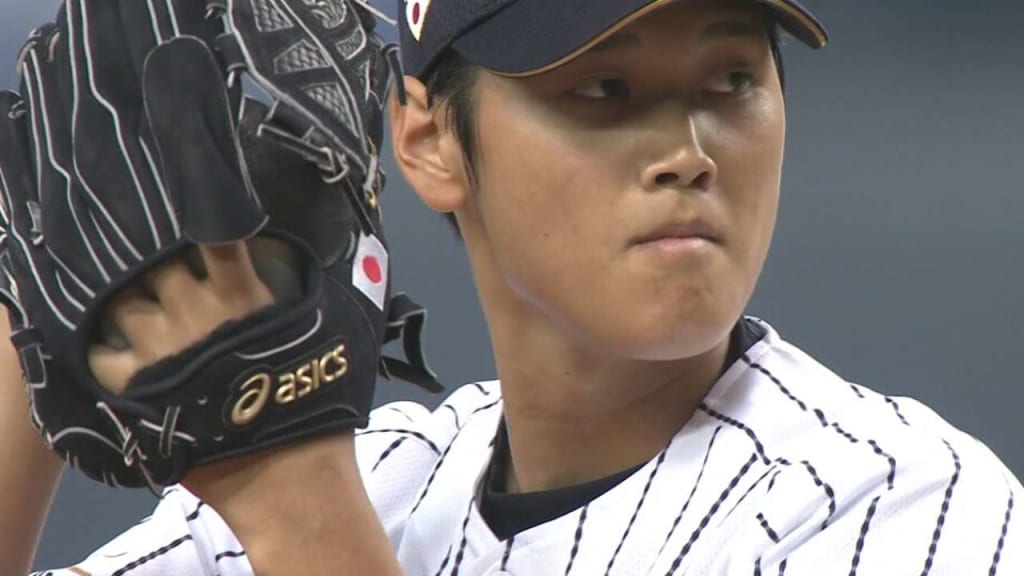 Shohei Ohtani using a New Balance glove (probably an a2k) : r/BaseballGloves