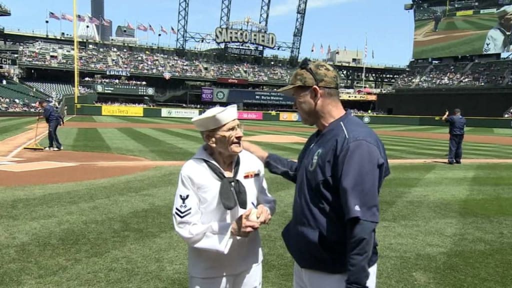 MLB honors veterans at ballparks across the nation