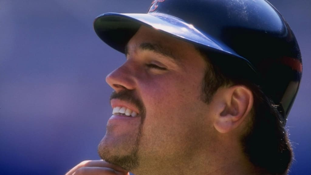 Which cap for Mike Piazza on Hall of Fame plaque?