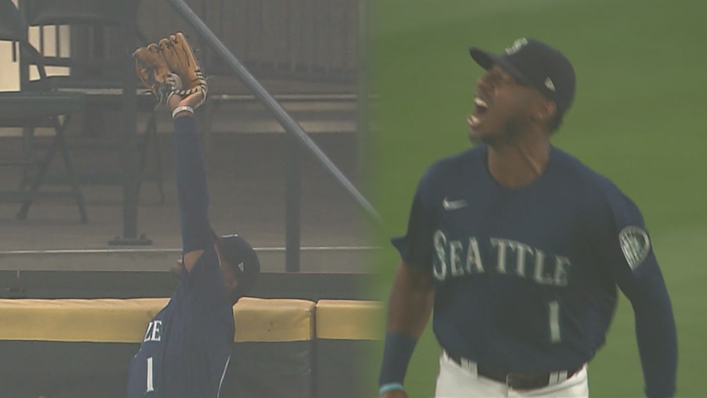 Shades of Junior? Kyle Lewis makes a leaping, grand-slam robbing