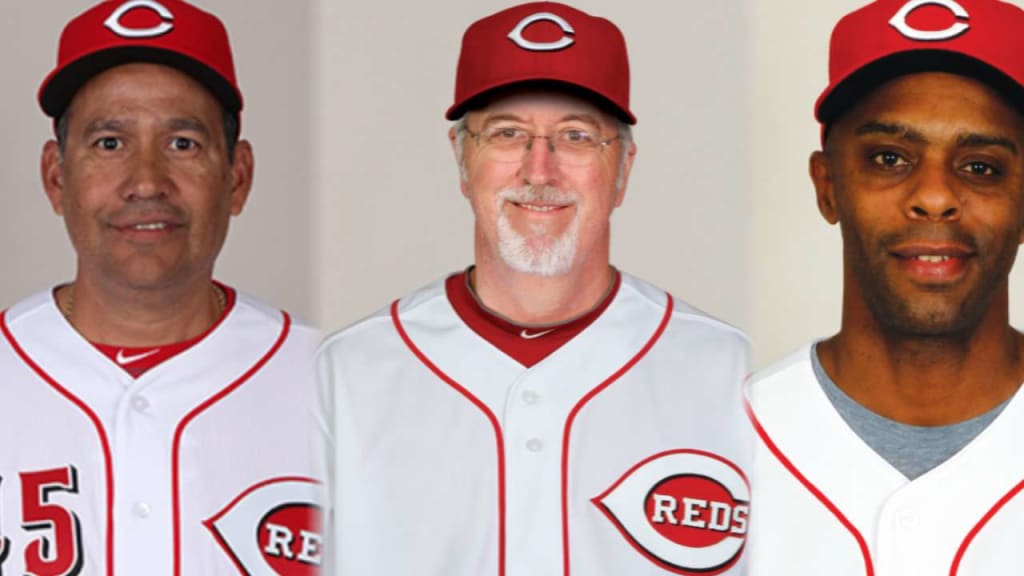 Freddie Benavides, Delino DeShields join David Bell's Reds staff