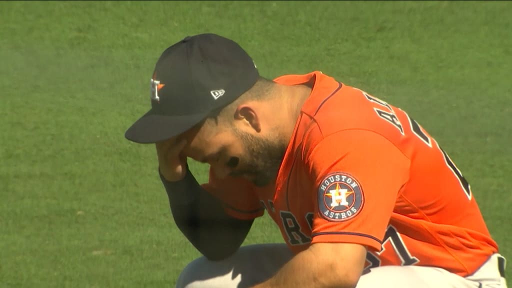 Astros' José Altuve responds to Bellinger's 3-run home run with one of his  own in Game 5 – Orange County Register