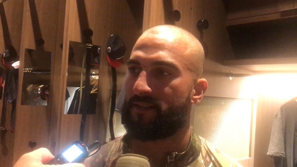 Former Oriole Nick Markakis reaches 2,000 hits with a single to left