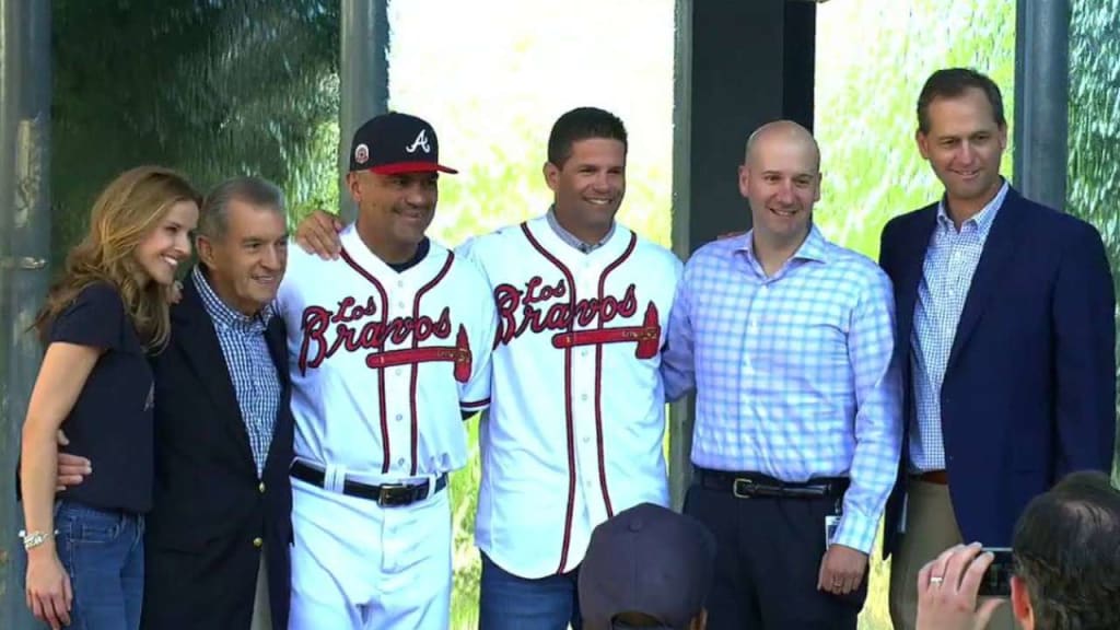 Braves introduce 'Los Bravos' jerseys