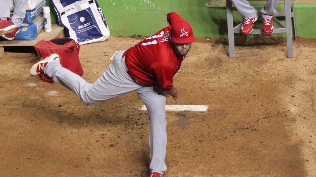 Lance Lynn throws a bullpen session in Miami. (Cardinals/Twitter)
