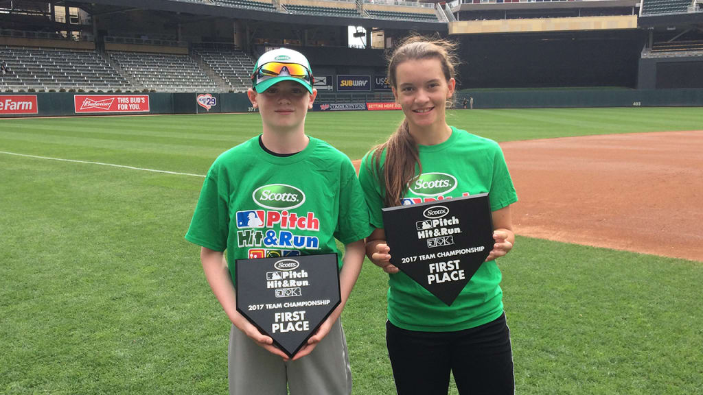 Stren Crouch and Mackenzie Boone won the 13/14 divisions. (Shane Jackson)