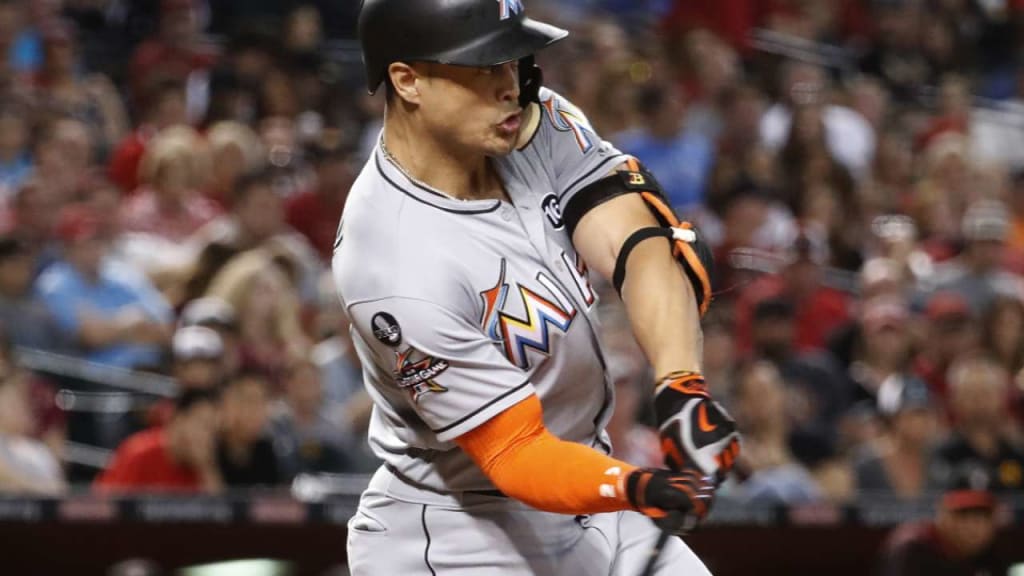 Marlins, Giancarlo Stanton finalize 13-year, $325 million deal