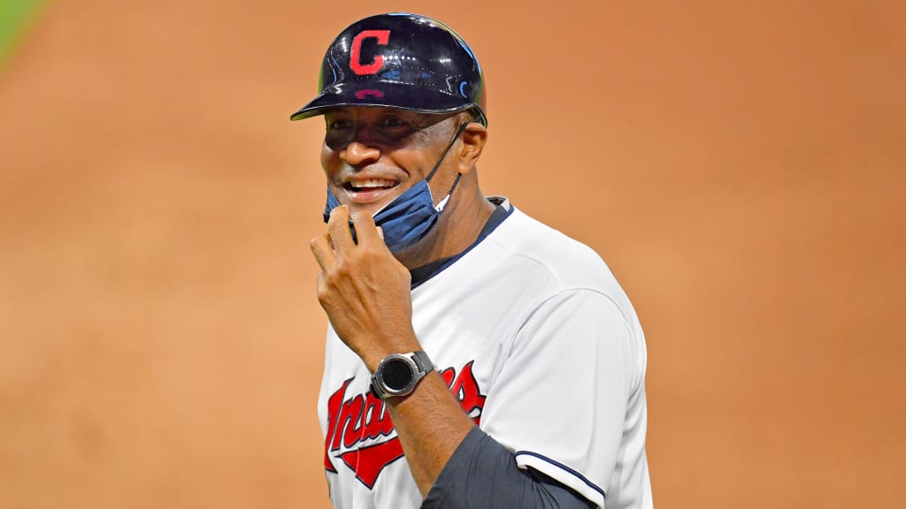 Sandy Alomar Jr. gaining valuable managerial experience