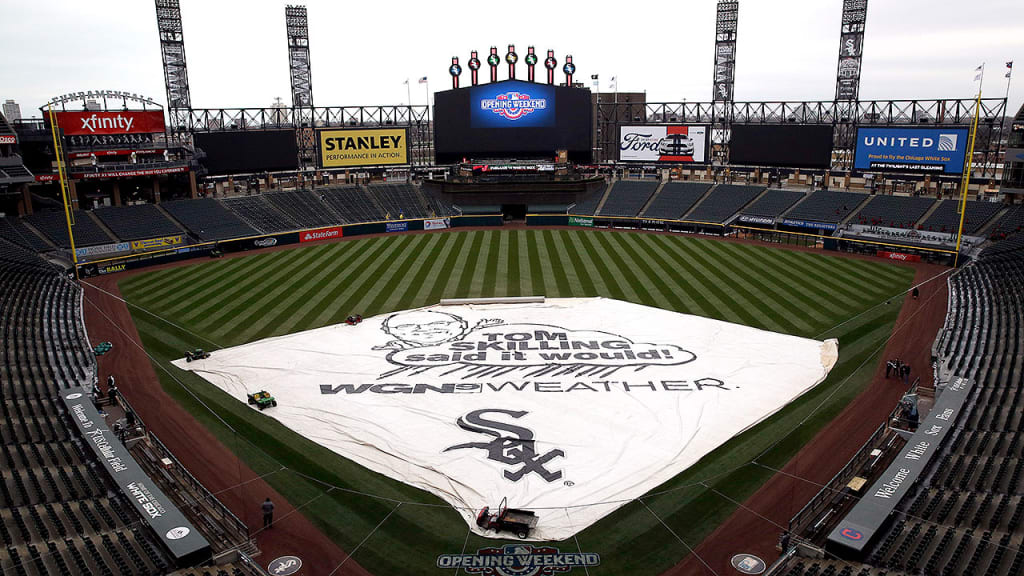 "It was going to be steady rain all day long," Robin Ventura said Sunday. (AP)