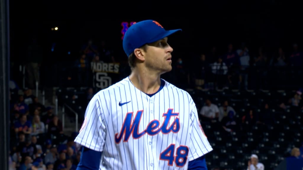 deGrom fans 10, plates two in win