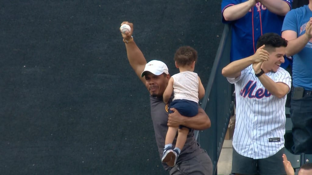 Tuesday's MLB: Mets fan makes HR catch with baby in hand; Reds finally win  in Boston