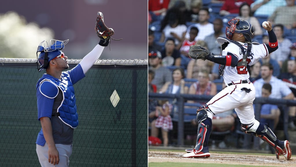 Brothers Willson and William Contreras exchange lineup cards before  Cubs-Braves game