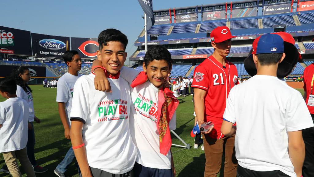 Reds pitcher Michael Lorenzen speaks to kids at the Play Ball event in Monterrey, Mexico. (Credit: MLB Photos)