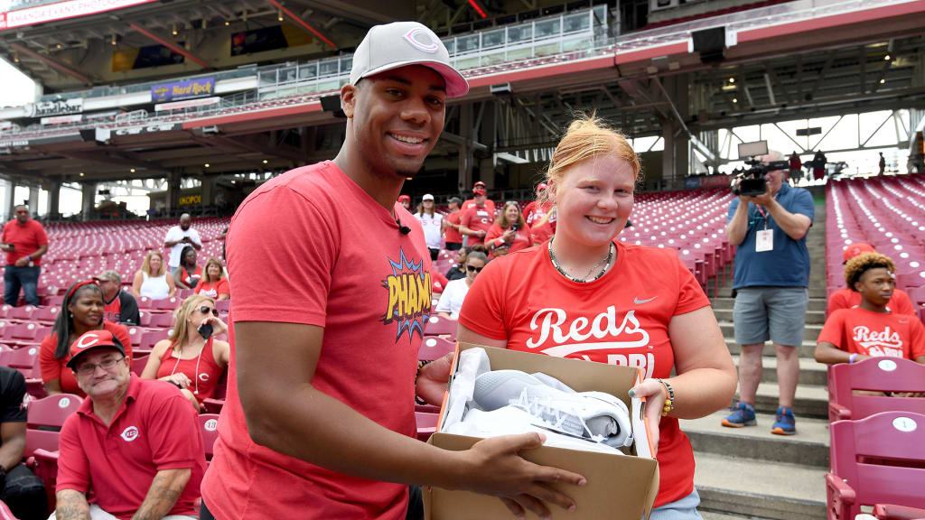 Free Cleats for Kids: Cincinnati Reds pitcher gives back to his