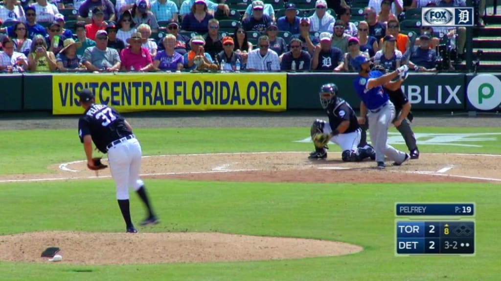 Pelfrey fans Almonte