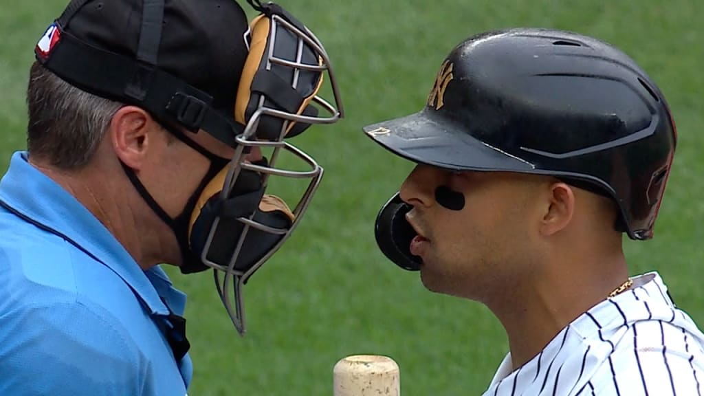 White Sox infielder wears face covering as New York air quality