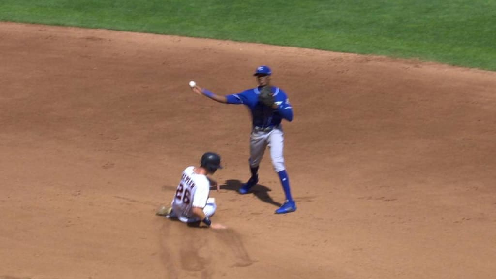 Royals turn 2 in the 4th