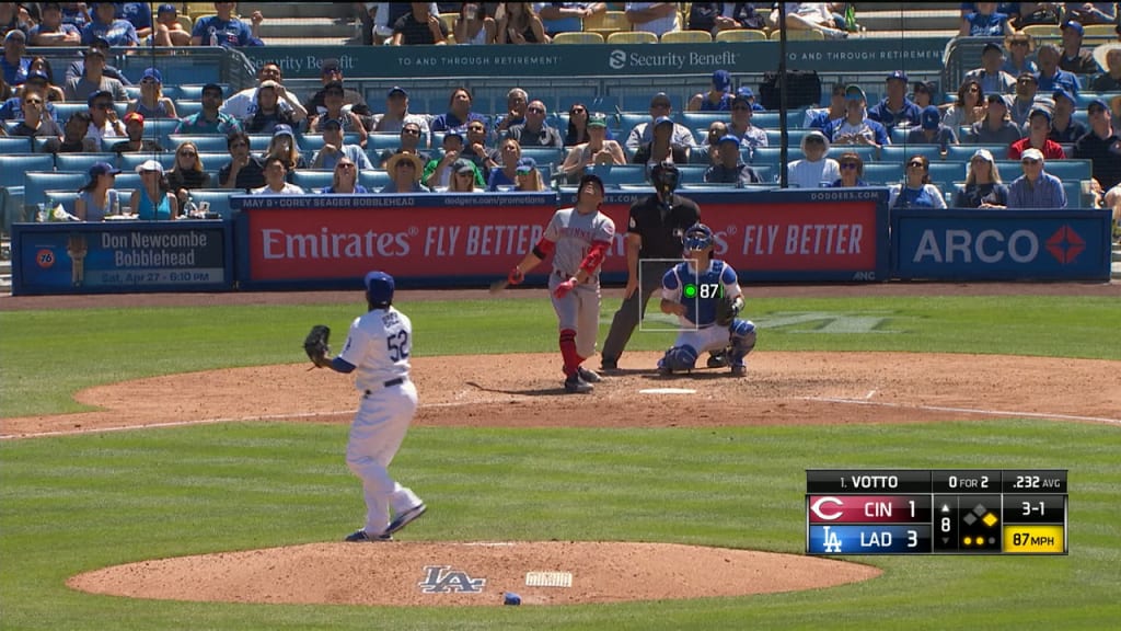 Votto's 1st ever popup to first