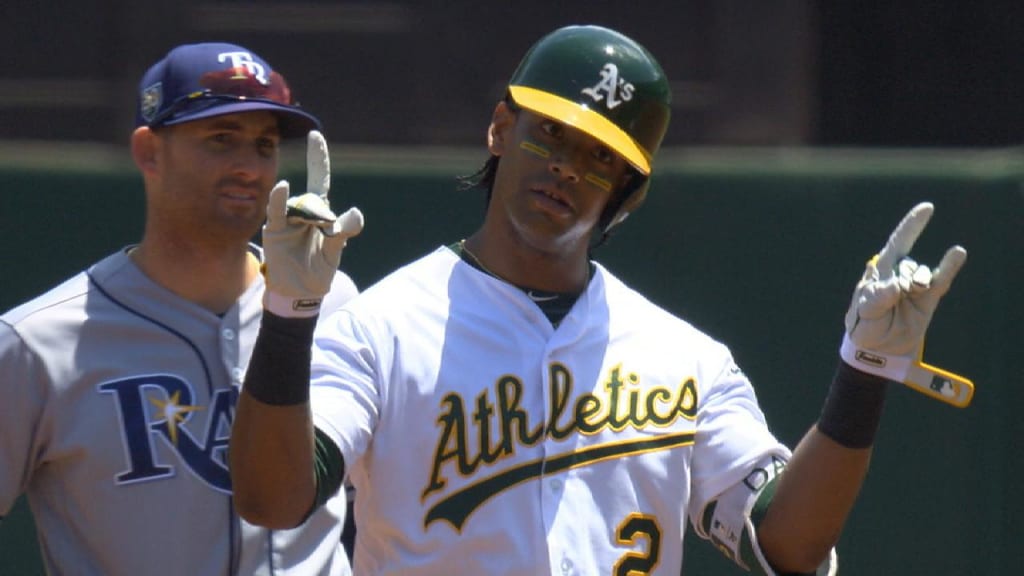 Davis doubles in return