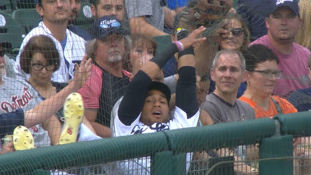 Reyes tangled in protective net