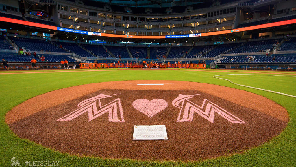 Christian Yelich Sent Mother's Day Wishes to His Very Young