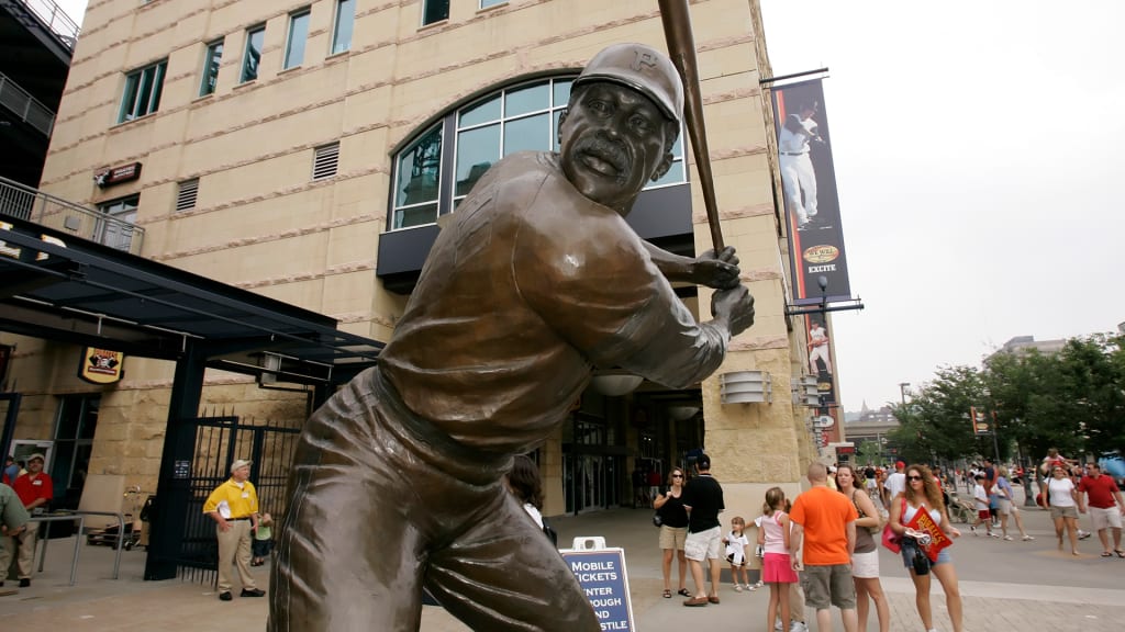 Ballpark Quirks: PNC Park honors a Pittsburgh legend in Roberto Clemente -  Sports Illustrated